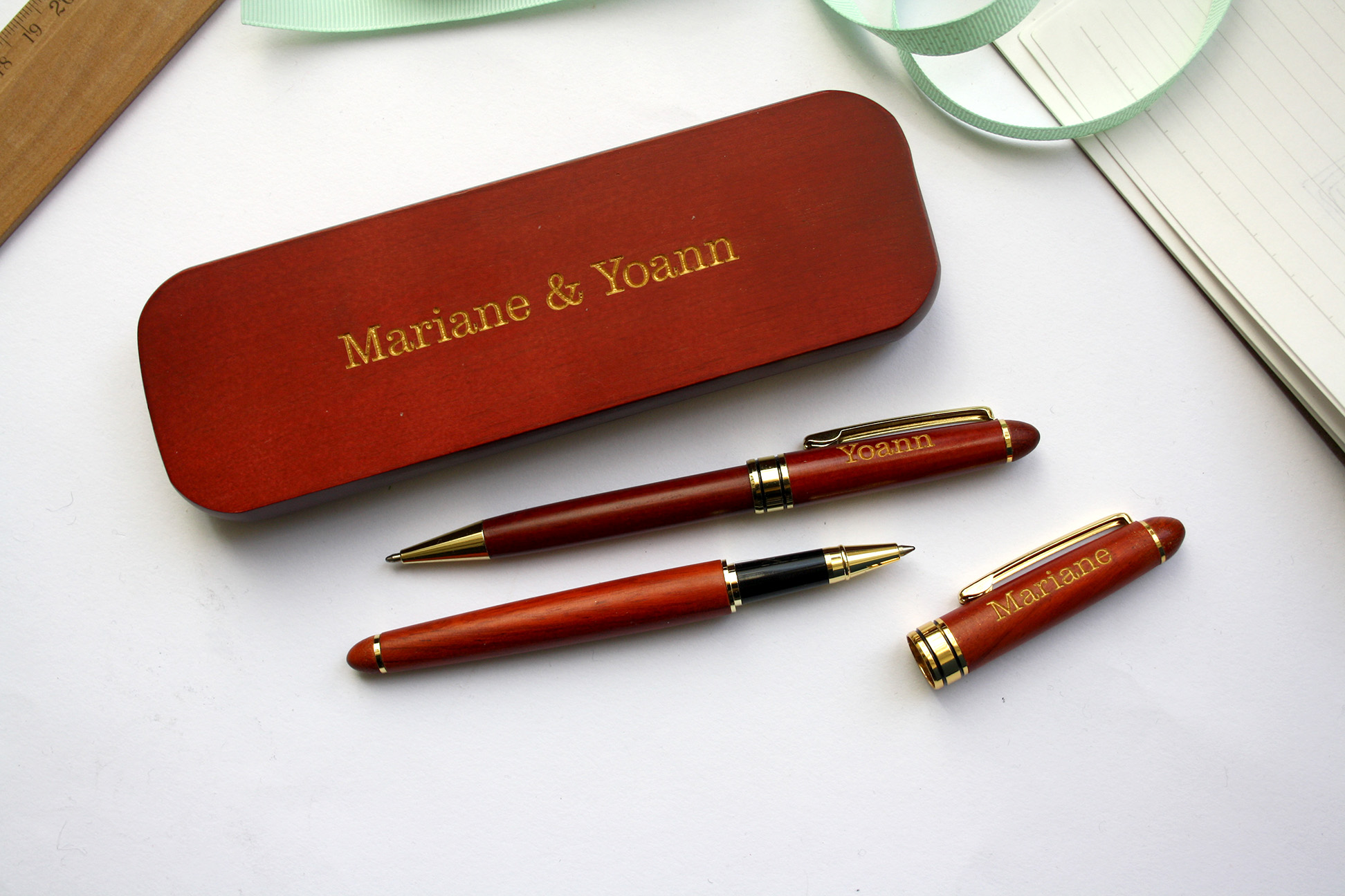 Coffret personnalisé 2 stylos, bois rouge foncé, gravure avec