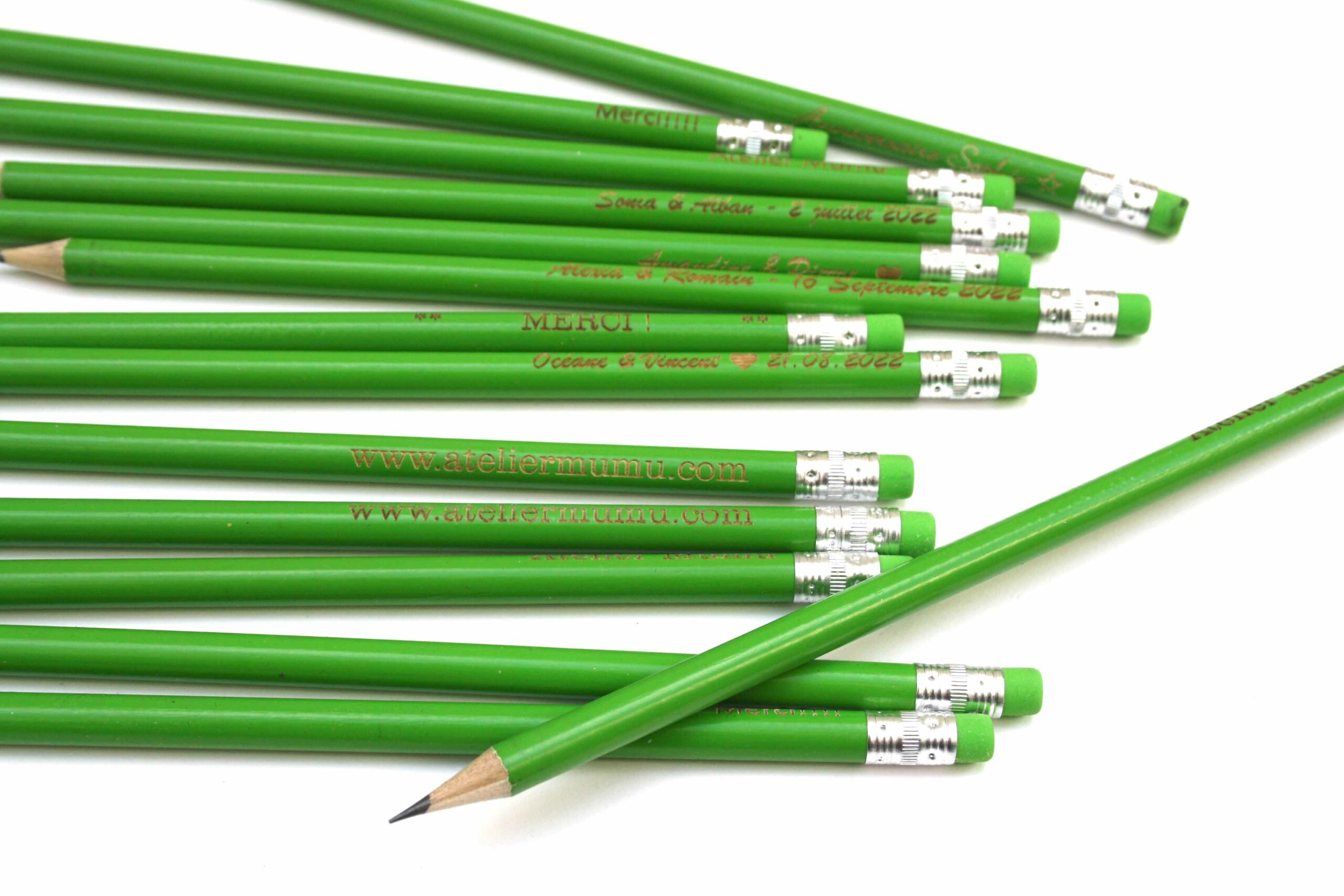 x 1 crayon à papier personnalisé en bois. Cadeau ou échantillon, gomme  verte - Atelier Mumu