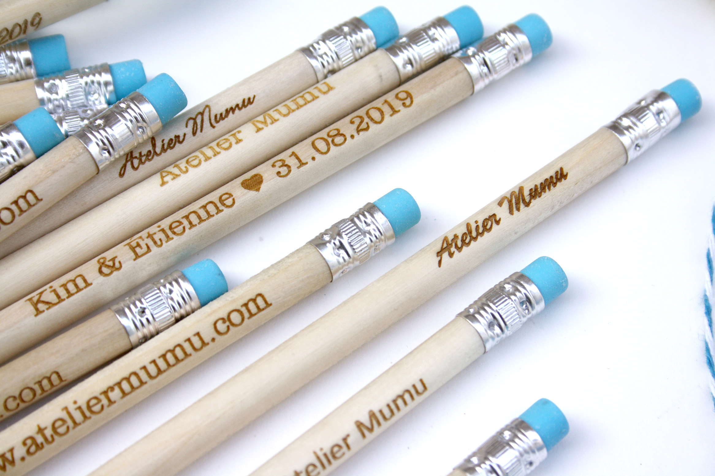 Lot de 25 mini crayons à papier personnalisés avec la gravure de votre  texte, idéal mariage ou save the date - Atelier Mumu